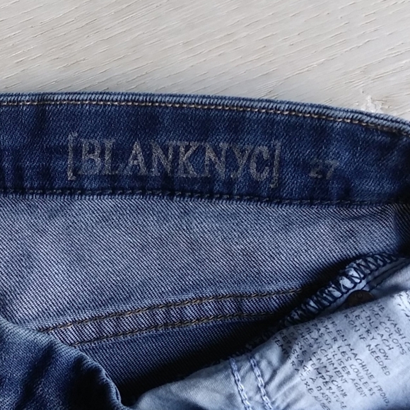 Blank NYC Hi-Rise Distressed Raw Hem Wedge Short - Picture 9 of 12